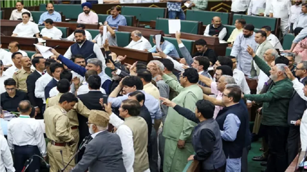 Jammu Kashmir Assembly Uproar: A lot of uproar in Jammu and Kashmir Assembly, MLA, huge uproar in Jammu and Kashmir Assembly, Kashmir Assembly, Mlas Clashed with Each Over Over This Issue