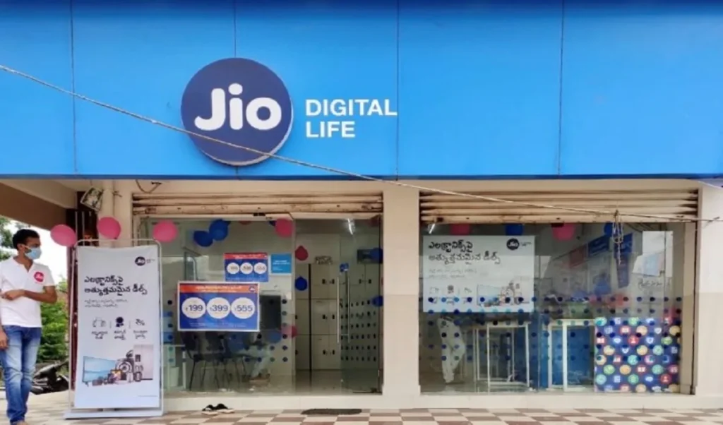 Jio launched 60 days unlimited plan for just Rs 123. Airtel, BSNL and VI's condition deteriorated.