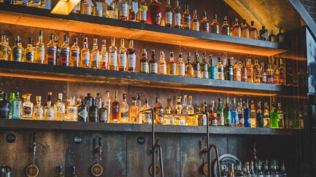 Liquor shops will open in UP shopping mall, sale will start in these 4 cities - India tv hindi