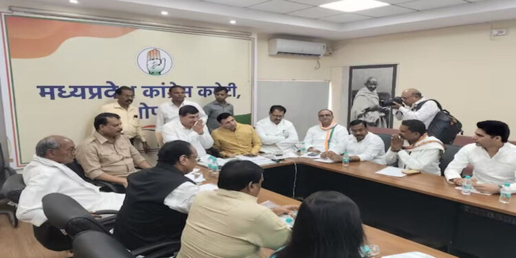 MP Congress Many Leaders Not Attend Meeting | Kamalnath Displeasure | Congress meeting | Newstrack Samachar | , Congress Meeting: Mahabharata in Madhya Pradesh Congress, did not reach the important meeting of the party, what is the reason for the displeasure of Kamal Nath. News Track in Hindi