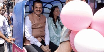 महाराष्ट्र : नागपुर में सीएम फडणवीस ने महिलाओं को सौंपी ई रिक्शा, आधी आबादी को सबल बनाना उद्देश्य