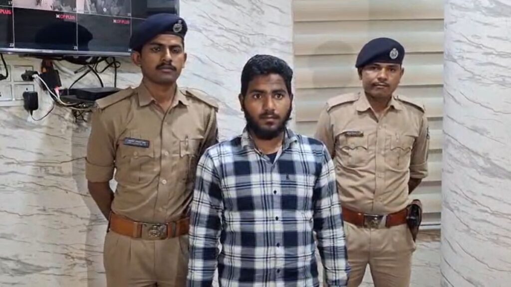 Maulana made a video of a Muslim woman while bathing in the bathroom, police arrested - India tv hindi