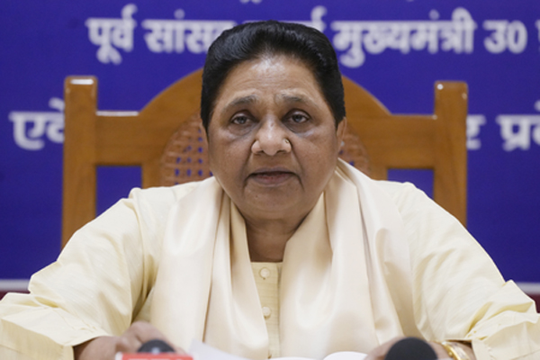 Mayawati accused SP of stress and violence for Dalit votes
