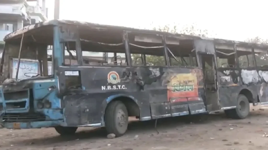 Murshidabad Arson: After violence against the Waqf Act, the situation in Murshidabad, West Bengal, under control, police raids in search of miscreants, Situation Under Control in Murshidabad of West Bengal AFTER VILECE Against Waqf Act