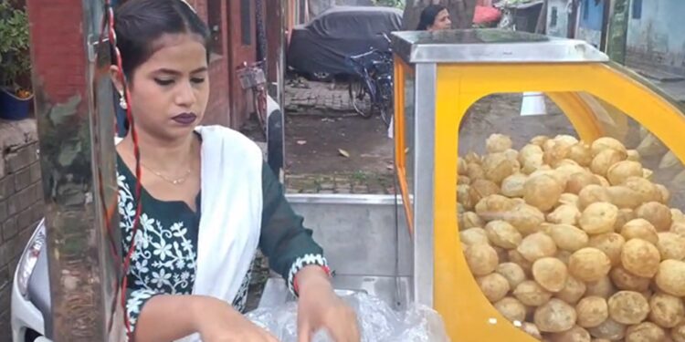 Nadia's B.Ed. Fuchka Didi: Story of worship from struggle to success