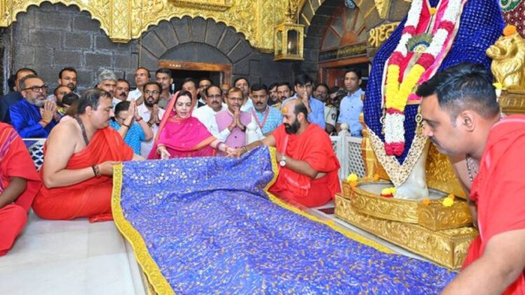 Neeta Ambani reached Shirdi, fan pleaded - 'Make Madam Rohit captain' - India tv hindi
