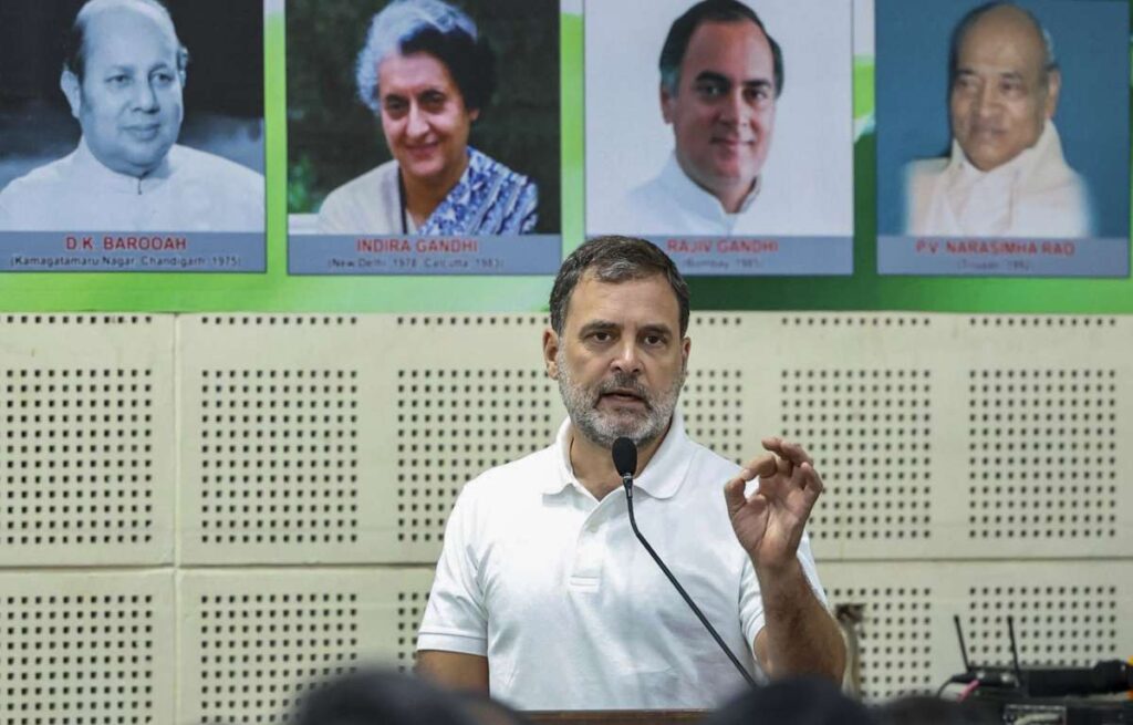 'Only Congress can beat RSS and BJP', Rahul Gandhi thundered in Gujarat - India tv hindi
