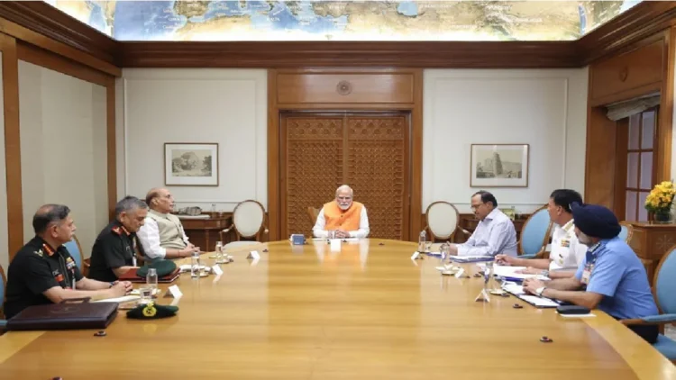 PM Narendra Modi's High-LWL Meeting: Highlow meeting with PM Narendra Modi's Defense Minister Rajnath Singh, NSA, CDS and Army Chiefs, discuss the big action plan! Chiefs, Major Action Plan Discussed!