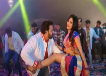 Pawan Singh, who was crazy about Ghaghari, excessively bold with Shweta Singh, see new song