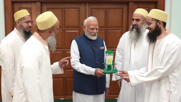 People of Dawoodi Bohra community met PM Modi amid controversy over Waqf law, said- 'Thank you' - India tv hindi