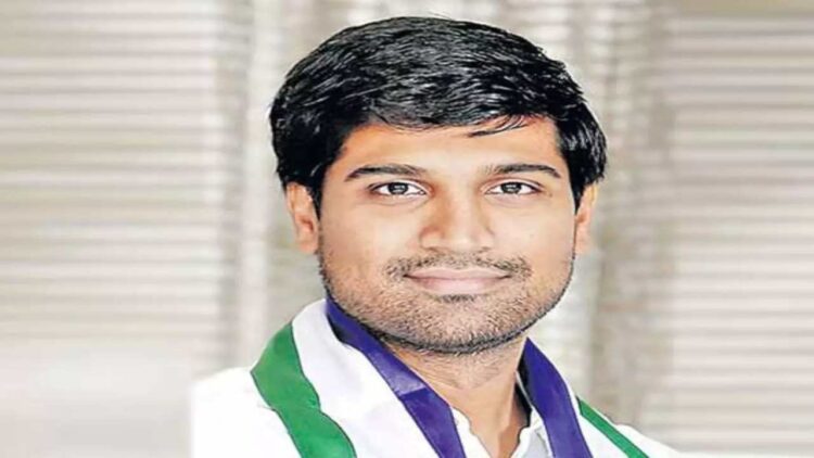 Politician Lavu Srikrishna Devarayalu Wikipedia Age Early Life Family Net Wort and Political Career and More Details in Hindi | Newstrack Hindi News | Politician Lavu Srikrishna Devarayalu: From young enthusiasm to resolve, the name of the changing dreams of Narasaravpet is Lavu Sri Krishna Deorayalu | News Track in Hindi