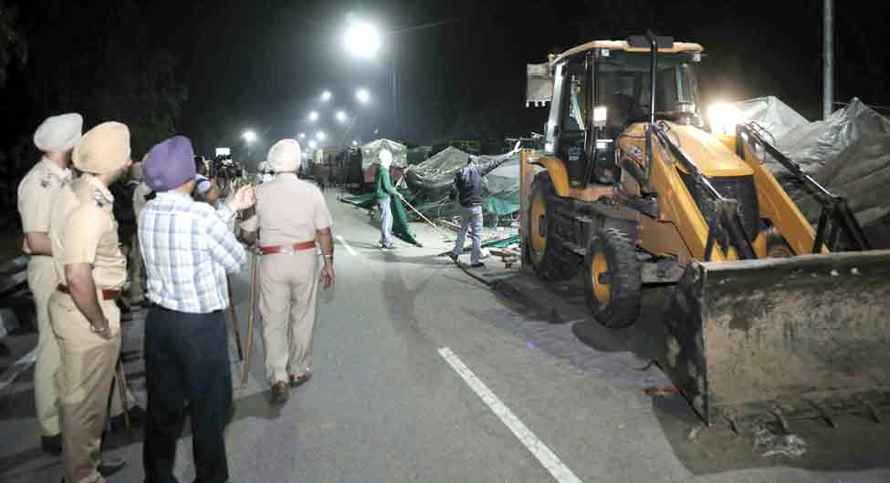 Punjab: 'AAP' overturns on farmers