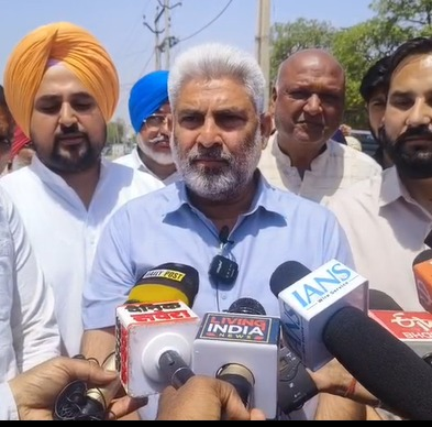 पंजाब : कैबिनेट मंत्री लाल चंद कटारूचक ने बरनाला अनाज मंडी का दौरा कर गेंहू खरीद प्रबंधन का ल‍िया जायजा