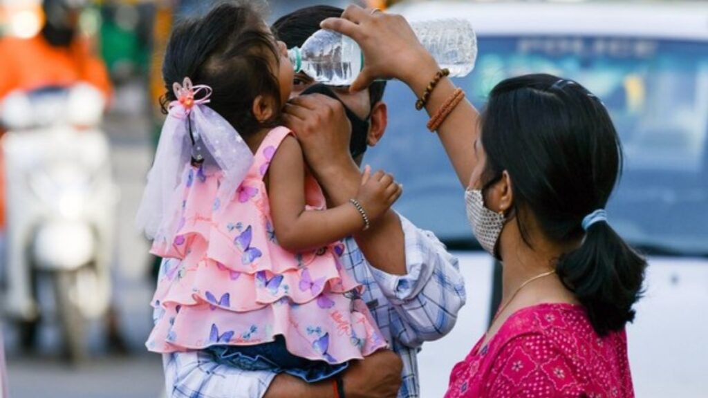 Rain warning on this day in Delhi, Heatwave alert in 7 states - India tv hindi