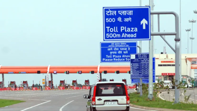 Rules changed for Toll Tax. Those living around the toll gate will not have to pay a single rupee. New limit continued.