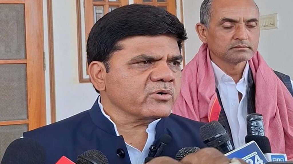 SP MLA Dr Sangram Yadav Statement on BJP in Case of Dalit Youth Death in Police Station Crime News in Hindi | Azamgarh News: Yogi Sarkar's servant Shah involved in corruption, BJP has to perform by taking off clothes- SP MLA Dr. Sangram Yadav | News Track in Hindi