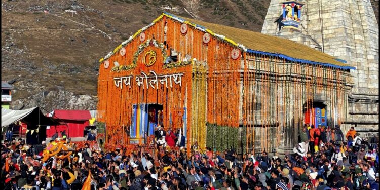 Temple committee team reached Kedarnath Dham, doors will open for devotees from May 2 - India tv hindi