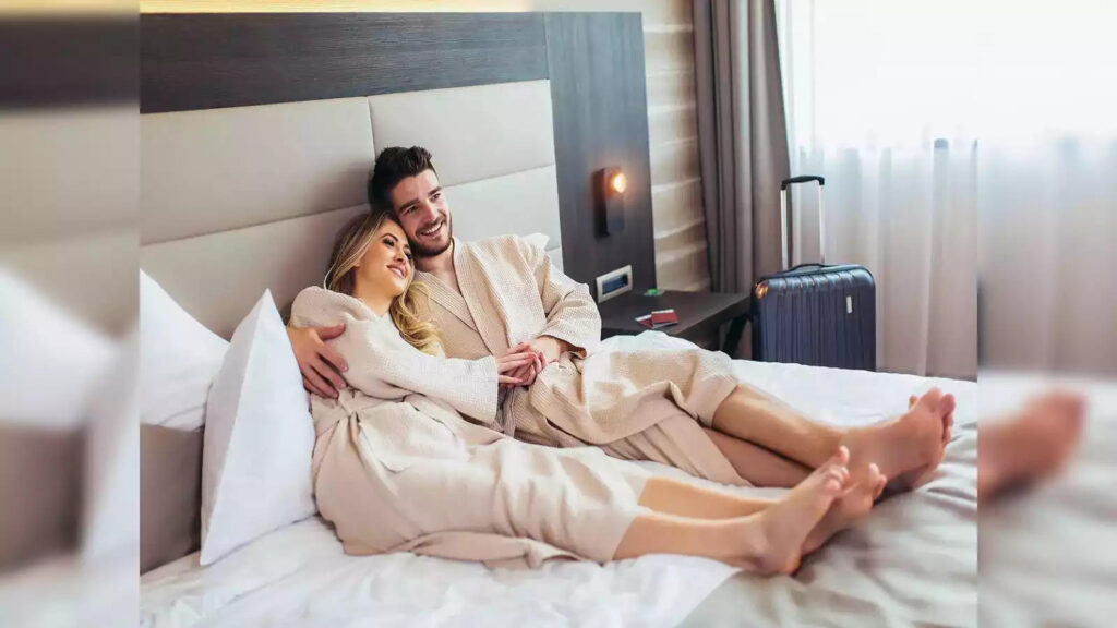 The girl stayed in the hotel with boyfriend, then suddenly the family members came and then fired bullets