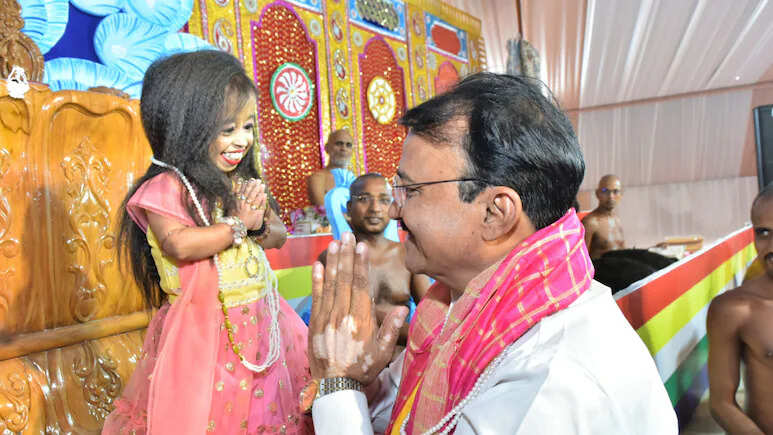 The world's youngest woman reached Ajmer for Panchakalyanak Festival, met Deputy CM Bairwa