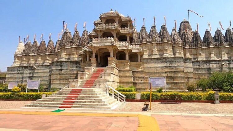 1444 खंभों की अनोखी रचना पर टिका राजस्थान का ये चमत्कारी जैन मंदिर, 2 मिनट के वीडियो में जानिए इसके निर्माण की रहस्यमयी कहानी