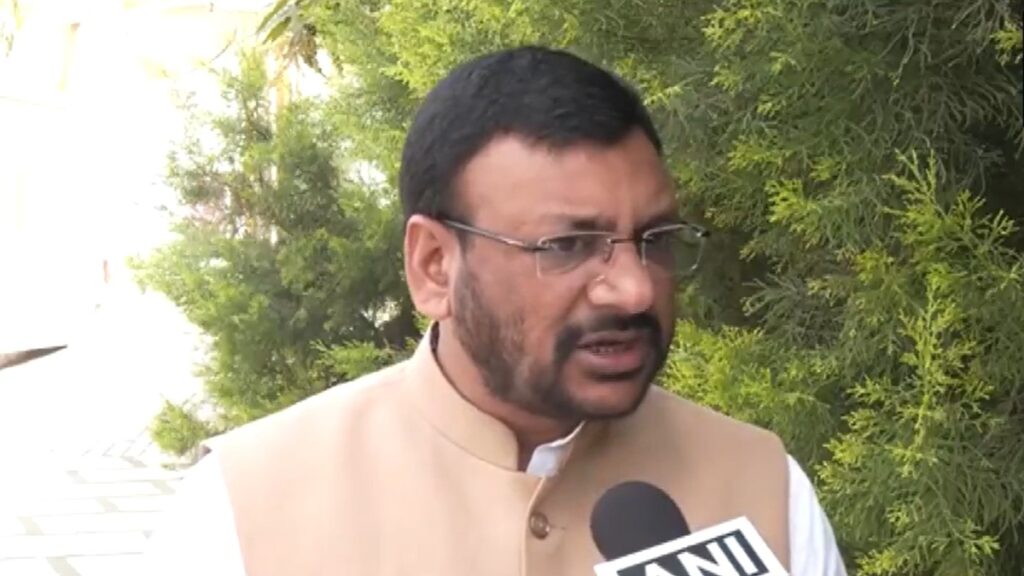 This official of Waqf Board said a big thing for Muslims who opposed the bill - India tv hindi