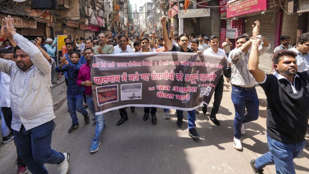 Traders closed against Pahalgam terror attack, lock on more than 8 lakh shops - India tv hindi