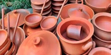 रसोई में मिट्टी के बर्तनों का इस्तेमाल : सेहत, स्वाद और परंपरा का अनमोल संगम