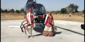 VIDEO: The bride's farewell in the helicopter in this village, the crowd gathered to see the procession - India tv hindi