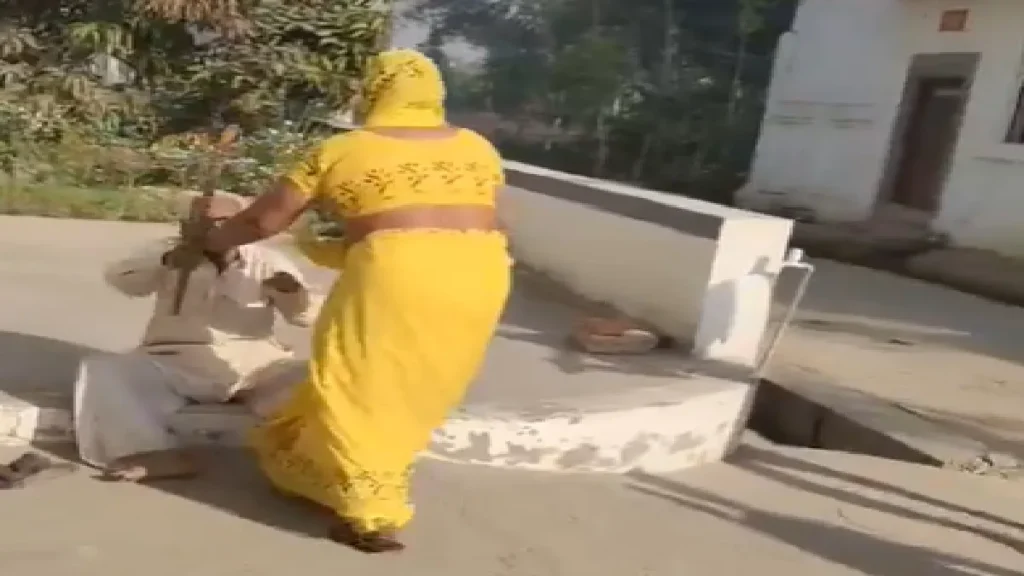 Viral video of beating old man: Kaliyugi daughter -in -law was seen beating the elderly in Bijnor, UP!