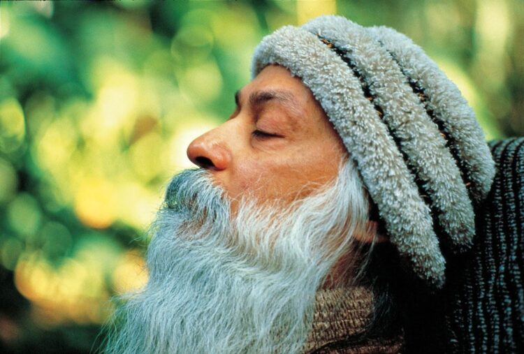 क्यों अहंकार आपको अंदर से खोखला कर देता है ? 3 मिनट के इस वायरल वीडियो में जाने इससे बचने के असरदार उपाय 