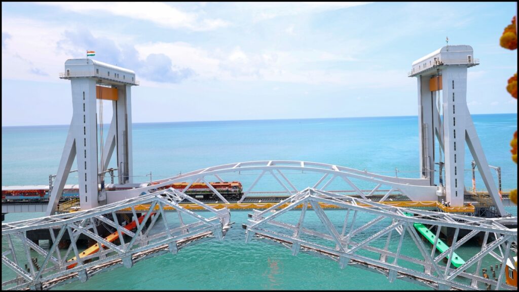 Will the Pambon Bridge be able to withstand a devastating storm like 1964? The train was book from here 61 years ago - India tv hindi
