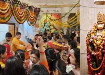 UP: First big Mars of Jyeshtha month today, huge crowds of devotees gathered in Hanuman temples, bhandaras on major square-intersections of Lucknow