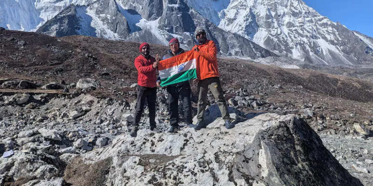 3 youths of Rajasthan hoisted the tricolor on 20 thousand high peak, climbing on Island Peak of Nepal