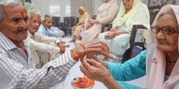 आयुष्मान भारत योजना में 70+ बुजुर्गों को मिलेगा मुफ्त इलाज, ऐसे बनवाएं कार्ड, यहां जानिए प्राइवेट हॉस्पिटल में इलाज की पूरी प्रकिया
