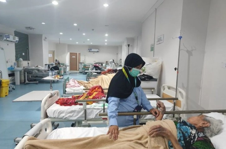 99 Indonesian Haj pilgrims infected with pneumonia, one killed in Saudi Arabia
