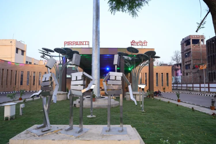 A lot of railway gift on Bhagalpur Pirpati route. Calcutta, how to go to Howrah and easier