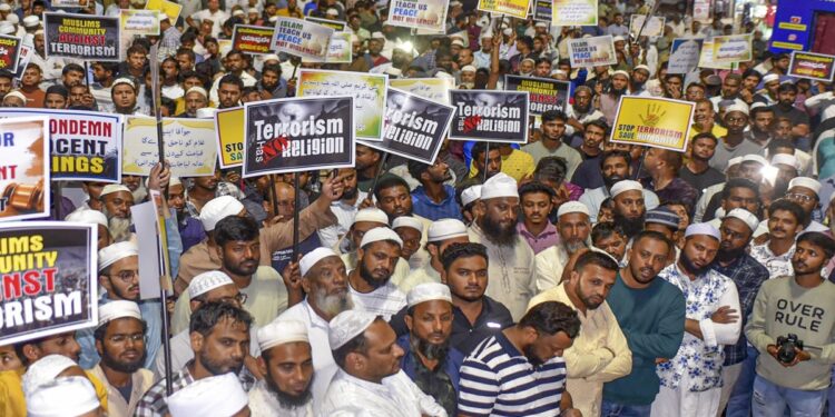 A wave of anger in the country over the Pahalgam attack, the performance of Muslims after the prayers of Jumme