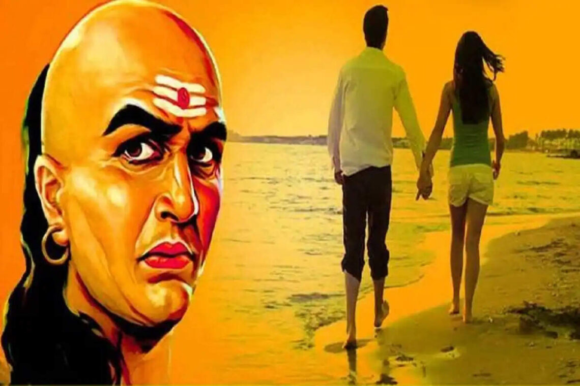 चाणक्य नीति के अनुसार पुरुषों की ये आदतें बनती हैं महिलाओं की कमजोरी, वीडियो में जानिए 5 गहरे मनोवैज्ञानिक रहस्य 