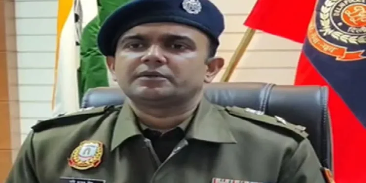 Action Against Bangladeshi Citizens Living Illlegally: Delhi Police caught 47 Bangladeshis living illegally, 5 Indian agents arrested, delhi police Caught 47 Bangladeshis Living Illegally, 5 Indian AGENTS Arrested