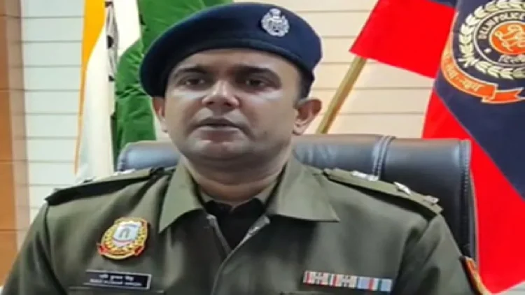 Action Against Bangladeshi Citizens Living Illlegally: Delhi Police caught 47 Bangladeshis living illegally, 5 Indian agents arrested, delhi police Caught 47 Bangladeshis Living Illegally, 5 Indian AGENTS Arrested