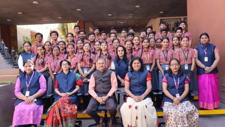 Adani Vidya Mandir Ahmedabad joins the top school in the country, poor children study for free