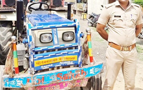 Administration strict action on illegal gravel transport, tractor-trolley seized