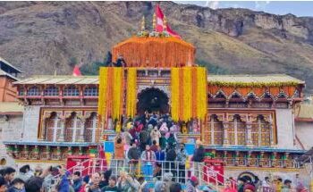 After Kedarnath, now the doors of Badrinath temple opened, Chardham Yatra started completely