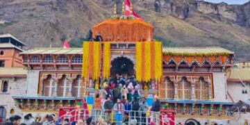 After Kedarnath, now the doors of Badrinath temple opened, Chardham Yatra started completely
