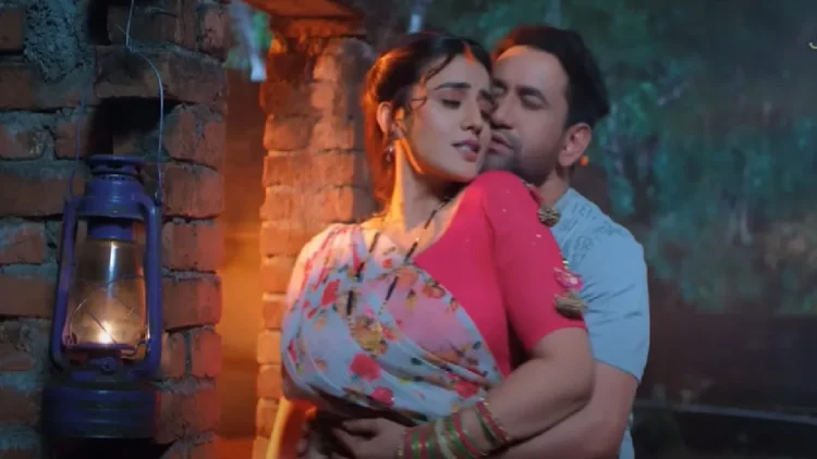Akshara Singh and Nirhua pair is blowing up, actors from this superhit film