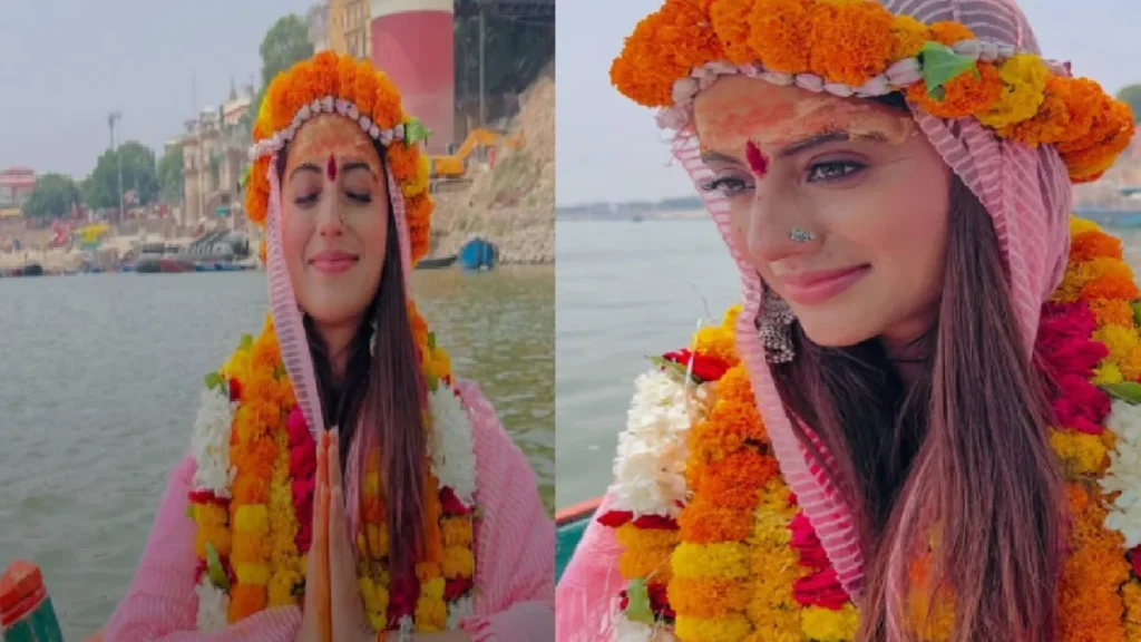 Akshara Singh arrived for Kashi Vishwanath Darshan, a boat ride in the Ganges put a garland around his neck