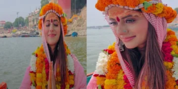 Akshara Singh arrived for Kashi Vishwanath Darshan, a boat ride in the Ganges put a garland around his neck