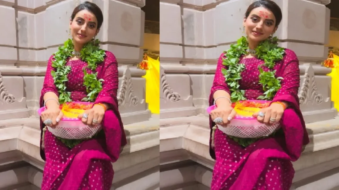 Akshara Singh arrived to see mother Vindhwasini, actress shared enchanting pictures