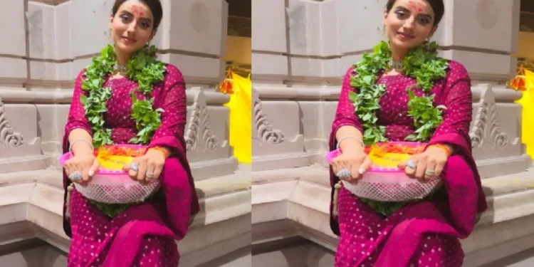 Akshara Singh arrived to see mother Vindhwasini, actress shared enchanting pictures