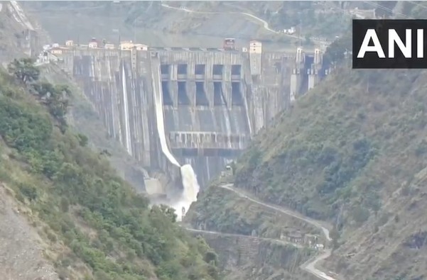 All gates of Salal Dam closed on Chenab river, tremendous decline in water level in Reasi
